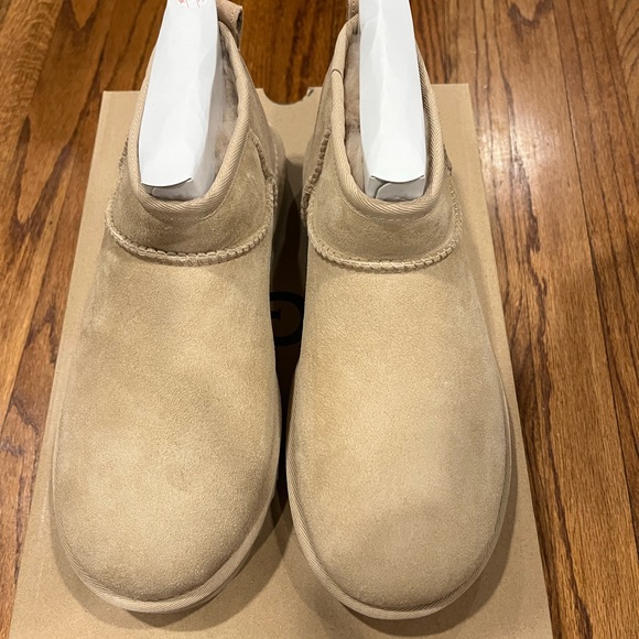 BRAND NEW IN BOX Ugg Ultra Mini Boots in Driftwood. - Picture 3 of 5